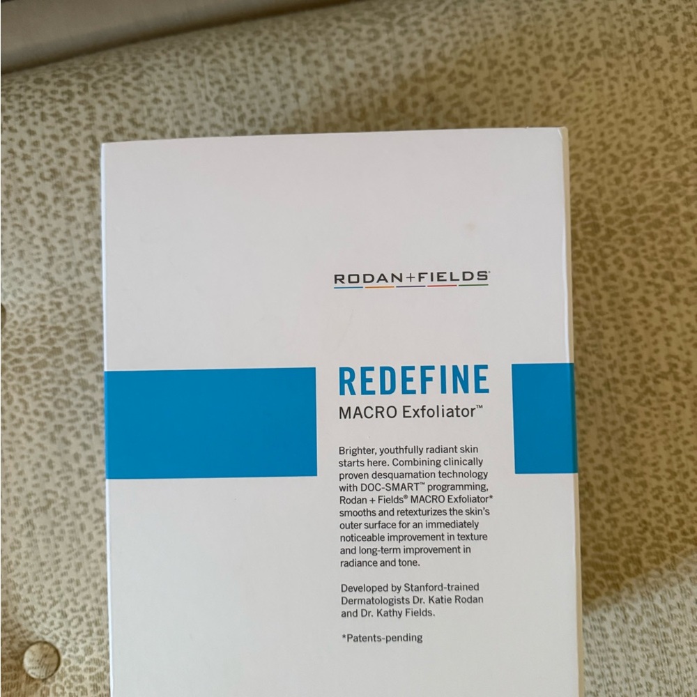 Rodan + Fields REDEFINE MACRO Exfoliator - White and Blue